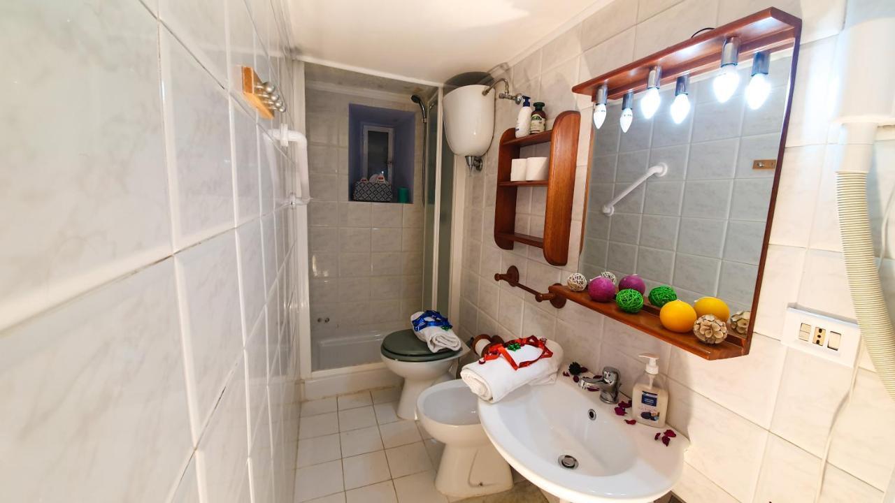 La Casa Verde Roma - Free Secure Parking If You Book 3 Nights Pensionat